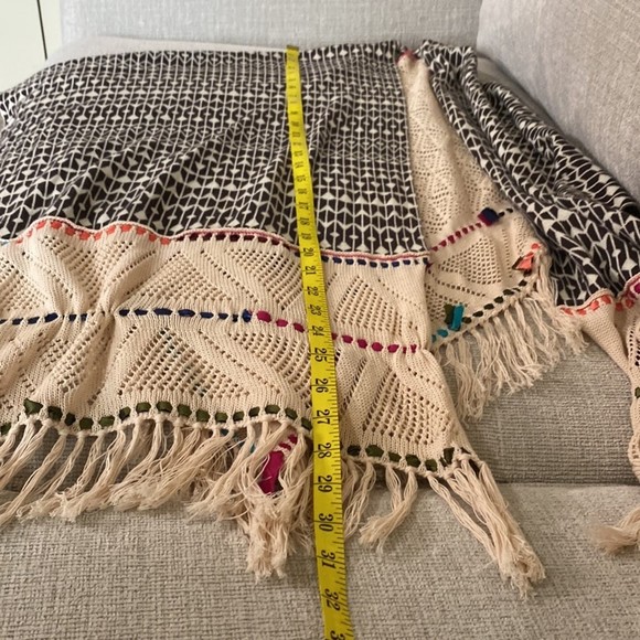 Anthropologie Angel Of the North Boho Light Knit Shawl Pancho OSFA - Picture 8 of 8